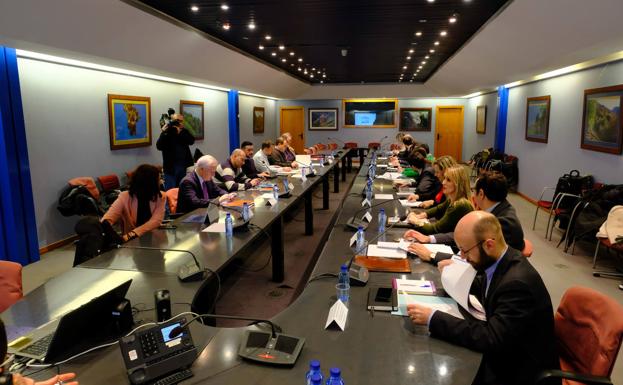 El Principado y los sindicatos urgen al Gobierno central la aprobación del estatuto electrointensivo