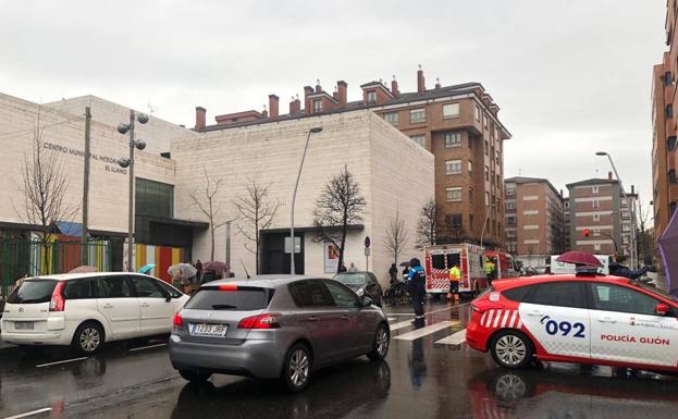 Herida una joven de 14 años cuando cruzaba un paso de peatones en El Llano