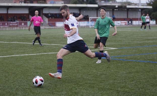 El central Javi Soro, del Hércules B, y el lateral Shadi, nuevos fichajes del Avilés