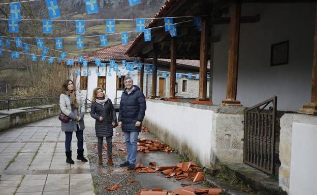 Un informe avisa de filtraciones en el tejado de la iglesia de Caleao