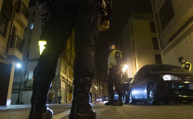 Detenidas tras protagonizar un altercado con la Policía en un control de alcoholemia en Oviedo