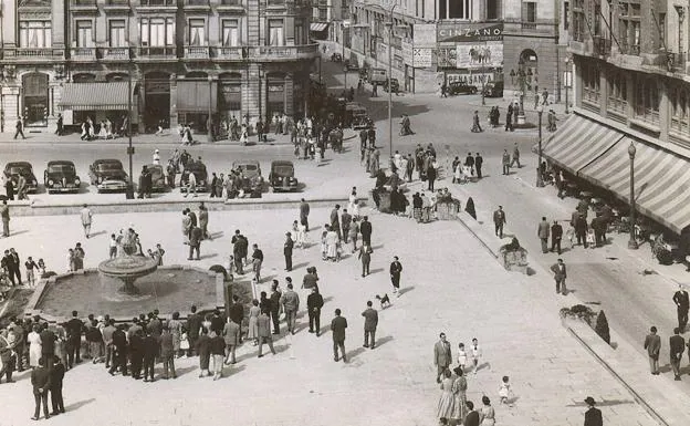 Imagen antigua de la plaza de La Escandalera, sonre los años 50. / E. C.