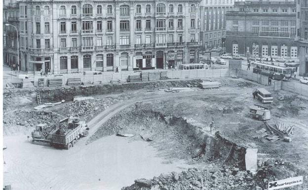 Obras del aparcamiento subterráneo en 1973. 