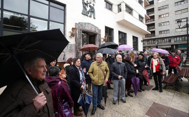 Las plataformas en Defensa de la Salud Pública protestan: «No se cubren bajas ni jubilaciones»
