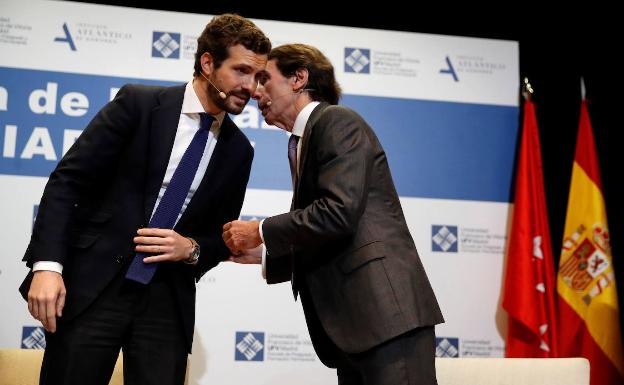 Aznar aconseja a Casado ejercer la oposición al Gobierno sin pensar en Vox