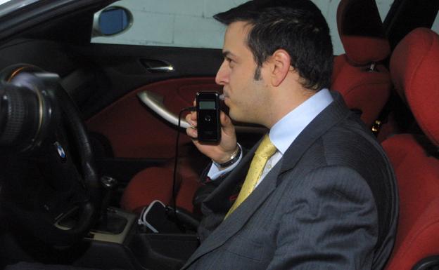 El alcoholímetro para el coche que te impedirá conducir si has bebido alcohol