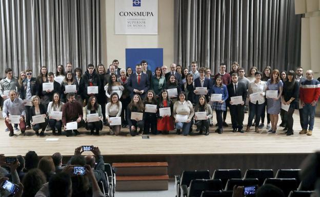 Educación reconoce al «talento y la determinación» de los alumnos de excelencia