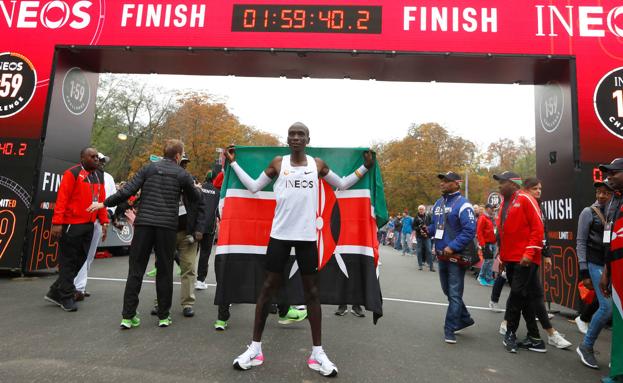 Cuestión de milímetros: prohíben las zapatillas con las que Kipchoge bajó de dos horas en maratón