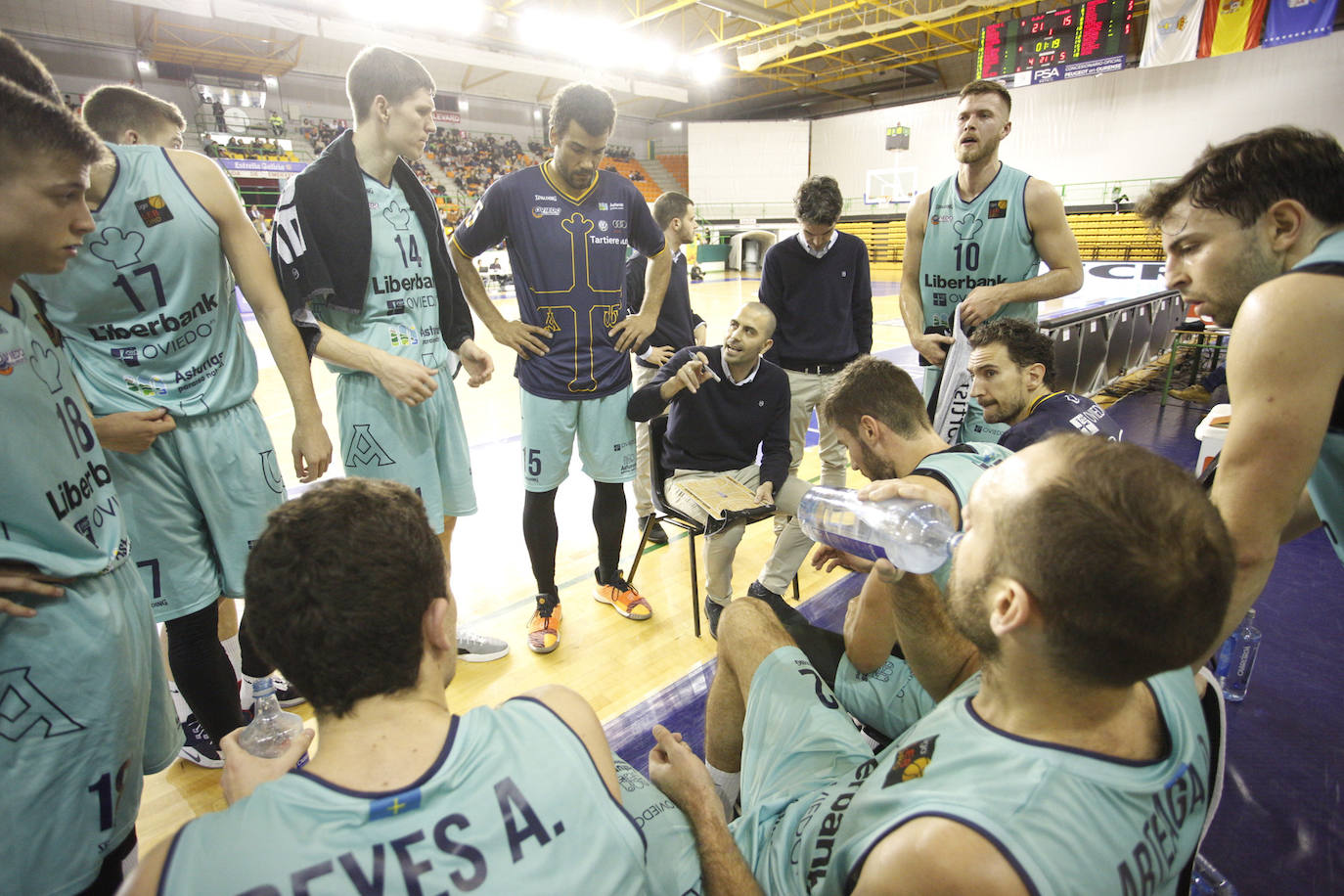 Victoria del Liberbank Oviedo en cancha del Ourense