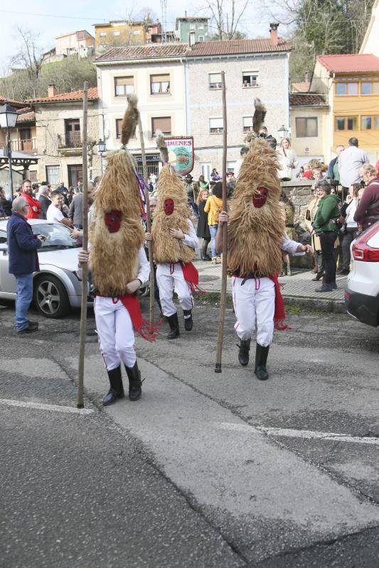 Los Sidros y la comedia se adueñan de Bimenes