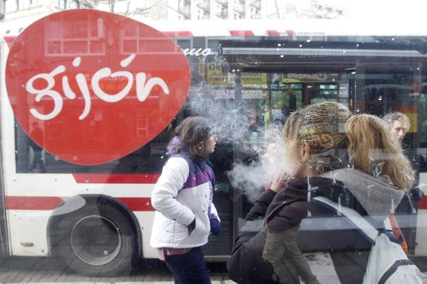 El autobús se espera sin humos