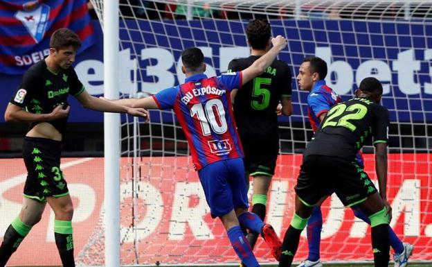 Eibar y Betis empatan en un partido trepidante