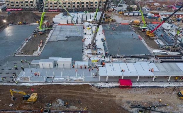 Así construye China hospitales en tiempo récord para atender los casos de coronavirus