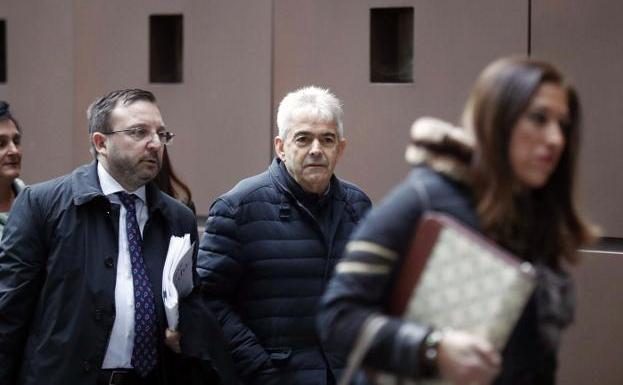 Absueltos el alcalde de Somiedo y cuatro concejales por prevaricación