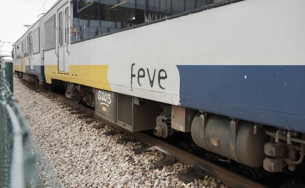 Interrumpido el servicio ferroviario entre Lieres y Nava por la avería de un tren