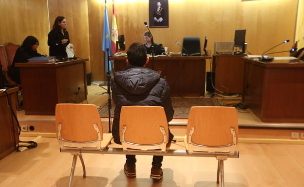 Acepta una multa de 1.440 euros por guardar pornografía infantil en su teléfono móvil