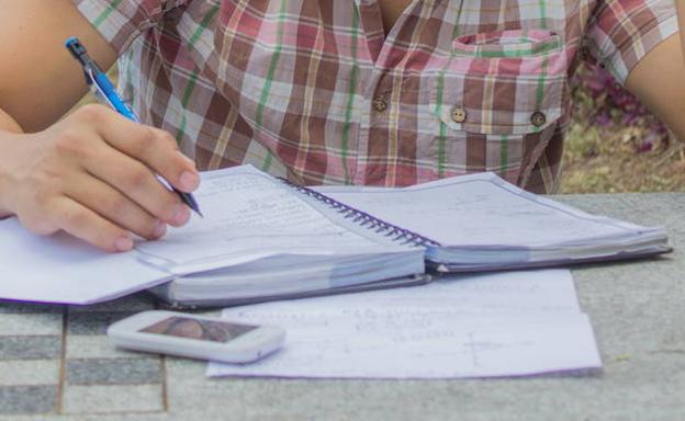 «La basura no existe»: la ingeniosa respuesta de Emulsa a un alumno gijonés que le dedicó su examen