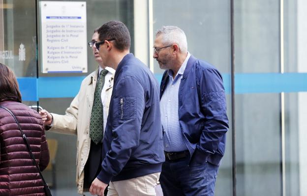 Condenan a dos años de cárcel al profesor de Nava acusado de abuso sexual a un menor