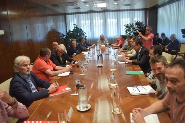 El Gobierno rebajará a la industria hasta un 85% de los cargos por las renovables