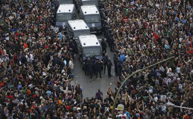 Penas de hasta 10 meses de prisión para los cinco acusados por 'Rodea el Congreso' de 2013