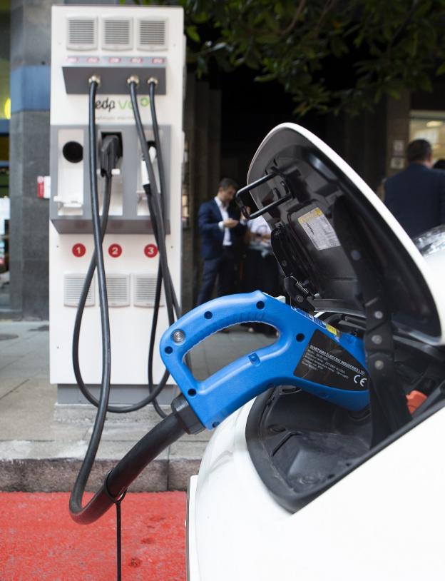 EdP instala el primer punto de recarga para vehículos eléctricos en la A-66