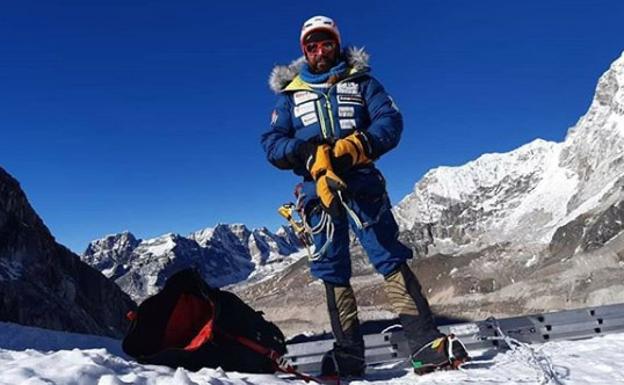 Alex Txikon alcanza el campo 2 (6.457 m) del Everest