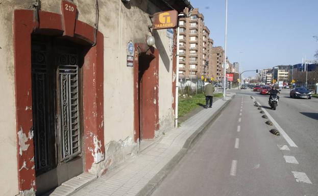 Atraca un estanco, roba un coche y conduce drogado en Gijón