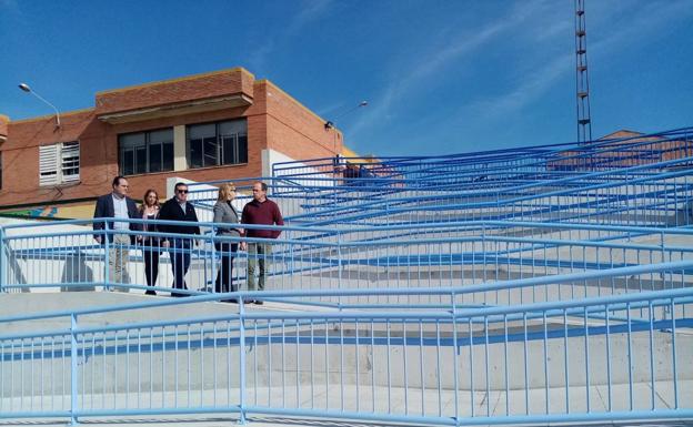 La rampa de un colegio despierta el ingenio de Twitter