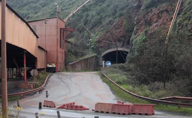 Los vecinos urgen el vial de Jove y reabrir el paso de Aboño