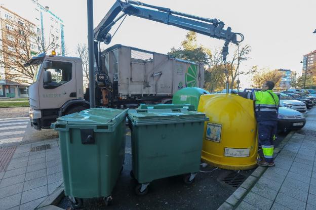Cambia Avilés plantea reorganizar las rutas y horarios de la recogida de residuos