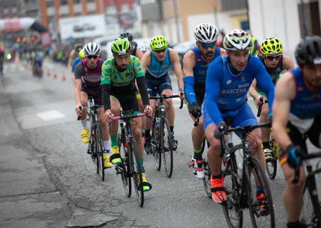 El III Duatlón EMC de Lugones se saldó con varios accidentados en bicicleta