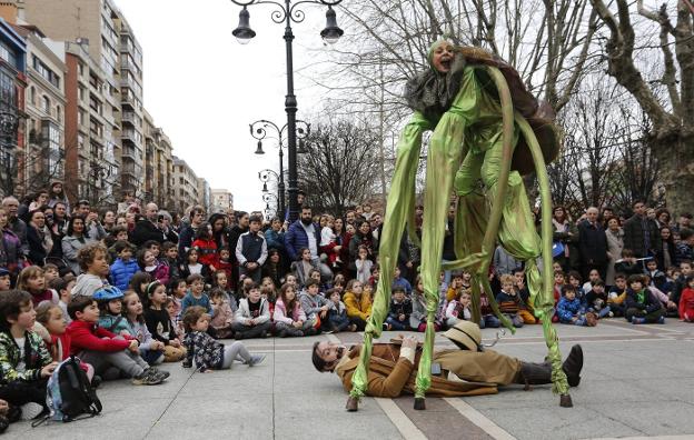 Feten abarrota las calles de Gijón