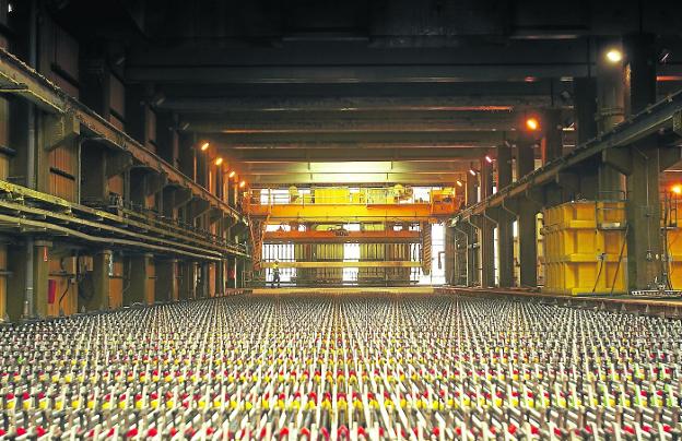 El Gobierno abaratará la luz a la industria pero sin llegar al precio de Francia y Alemania