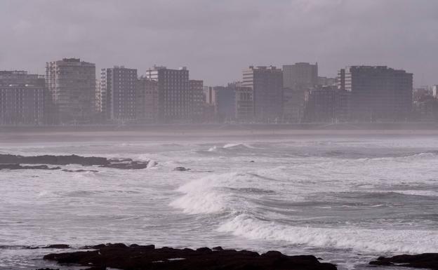 Tiempo en Asturias | El fuerte oleaje deja paso a un fin de semana primaveral
