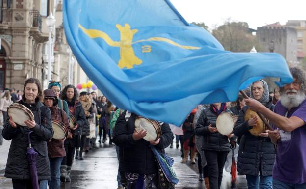 Granda: «Tenemos una ley de uso del asturiano y la enseñanza ya se está llevando a cabo»