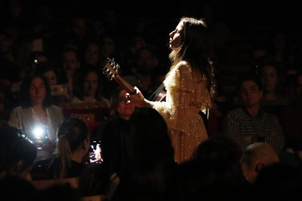 Un ángel de voz dulce y desgarradora