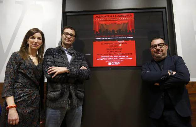 Lourdes García, José Luis Costillas y Cosme Marina durante la presentación del ciclo. / LORENZANA