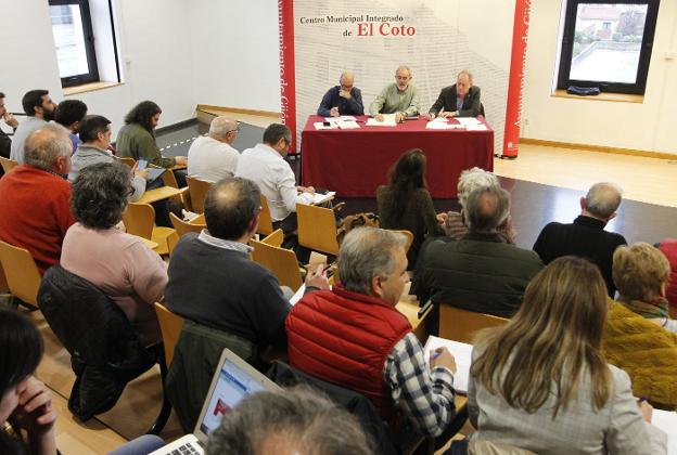 El Foro de la Movilidad rechaza la peatonalización de la avenida de El Molinón