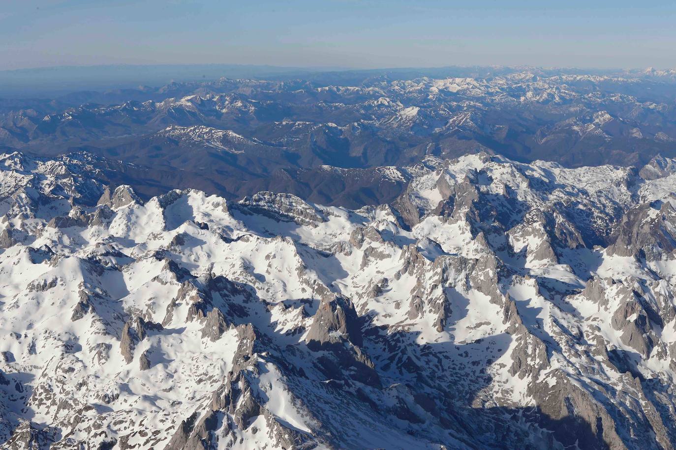 La belleza de los Picos de Europa desde el aire