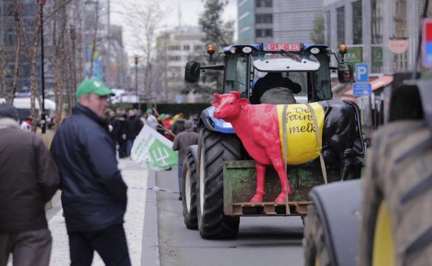 Los agricultores se manifiestan en Bruselas contra el recorte de la PAC