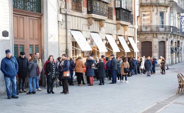 «El Antroxu comienza en la cola del Jovellanos»