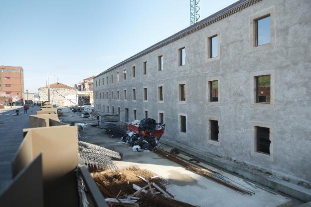 La alcaldesa reordenará los equipamientos y la política cultural con Tabacalera como eje central