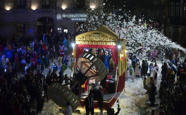 Directo: desfile de artilugios en el Descenso Internacional de Galiana