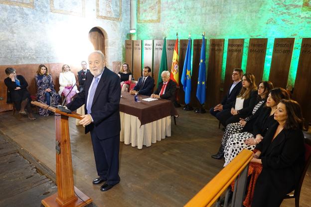 «He recorrido más de cien países de cinco continentes hablando de Cangas»