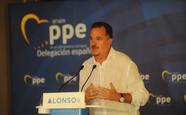 Casado designa a Iturgaiz candidato del PP para las elecciones vascas del 5 de abril