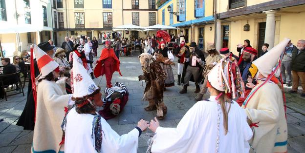 Los Mazcaritos d' Uviéu recuperan el antroxu tradicional