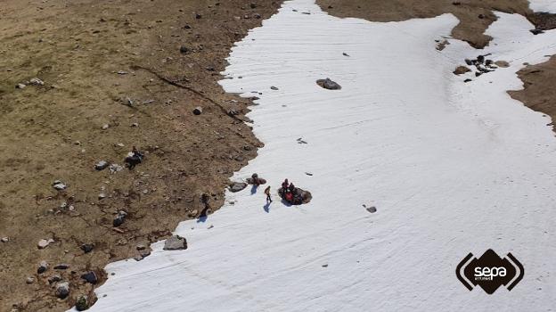 Rescatan a un montañero que cayó unos treinta metros cuando hacía una ruta en Peña Ubiña