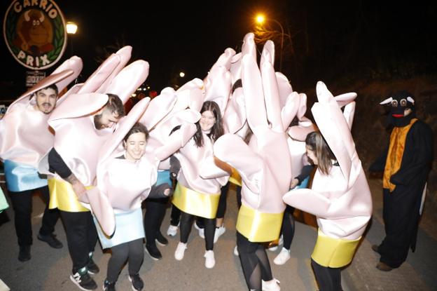 El 'Grand Prix' triunfa el desfile de antroxu de Laviana