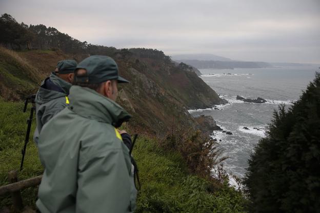 Desaparece un percebero tras caer a la mar en San Esteban