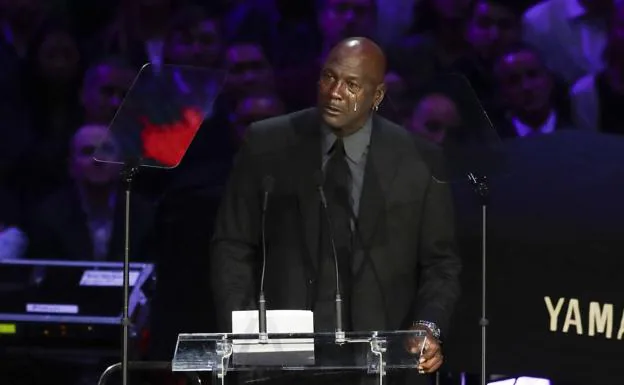 Un emocionado Michael Jordan en el funeral de Kobe Bryant no pudo contener las lágrimas